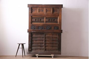 アンティーク家具　明治期　木味が魅力の四尺水屋箪笥(キャビネット、食器棚、収納棚)(R-036592)