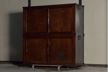 和製アンティーク　木製引き戸のシンプルな収納箪笥キャビネット(収納棚、夜具箪笥、布団箪笥、収納箪笥、戸棚)(R-036603)