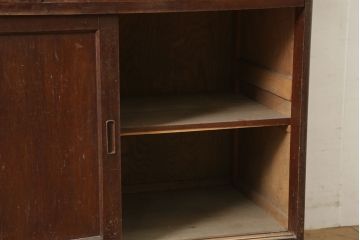 アンティーク家具　昭和レトロ　深みのある木色から温もりを感じる食器棚(キャビネット、収納棚)(R-036618)
