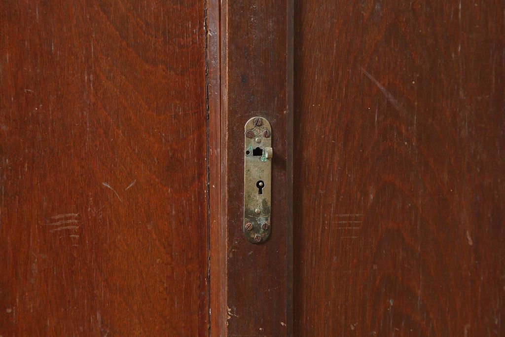 アンティーク家具　昭和レトロ　深みのある木色から温もりを感じる食器棚(キャビネット、収納棚)(R-036618)