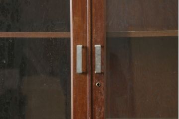 アンティーク家具　昭和レトロ　深みのある木色から温もりを感じる食器棚(キャビネット、収納棚)(R-036618)
