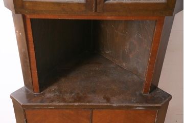 アンティーク家具　昭和中期　ダイヤガラス　ノスタルジックな雰囲気漂うコーナーキャビネット(コーナーシェルフ、戸棚、収納棚)(R-036620)