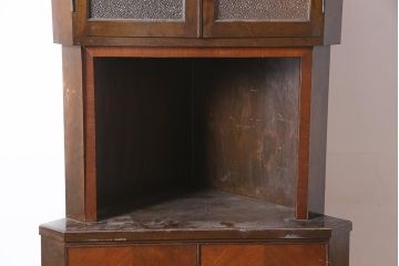 アンティーク家具　昭和中期　ダイヤガラス　ノスタルジックな雰囲気漂うコーナーキャビネット(コーナーシェルフ、戸棚、収納棚)(R-036620)
