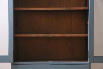 ペイント家具　昭和レトロ　昭和中期　モールガラス　レトロな雰囲気漂う飾り棚付き本箱(ブックケース、収納棚、戸棚、キャビネット)(R-036621)