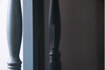 ペイント家具　昭和レトロ　昭和中期　モールガラス　レトロな雰囲気漂う飾り棚付き本箱(ブックケース、収納棚、戸棚、キャビネット)(R-036621)