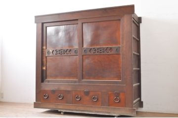 アンティーク家具　銅金具　一本物の収納箪笥キャビネット(水屋箪笥、夜具箪笥、布団箪笥)(R-036623)