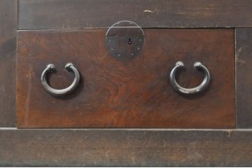 アンティーク家具　銅金具　一本物の収納箪笥キャビネット(水屋箪笥、夜具箪笥、布団箪笥)(R-036623)