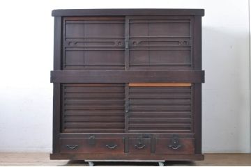 アンティーク家具　和の空間を引き立てる収納箪笥(キャビネット、水屋箪笥、夜具箪笥、布団箪笥)(R-036636)