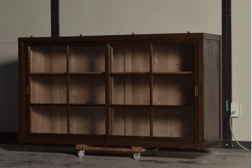 アンティーク家具　前面ヒノキ材　ガラス戸のシンプルなサイドボード(収納棚、飾り棚)(R-036659)
