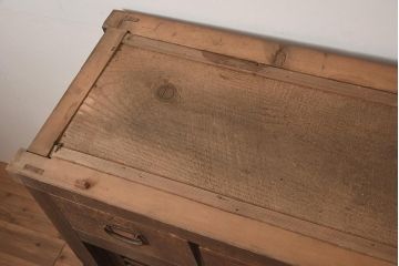 アンティーク家具　ヒノキ材　六尺　飛騨(岐阜)産　趣溢れる水屋箪笥サイドボード(収納棚、テレビ台、キャビネット)(R-036662)