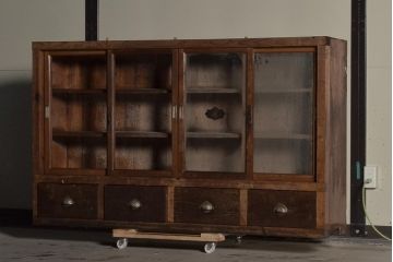 アンティーク家具　大正昭和初期　4枚引き戸サイドボード(食器棚、収納棚、陳列棚)(R-036671)