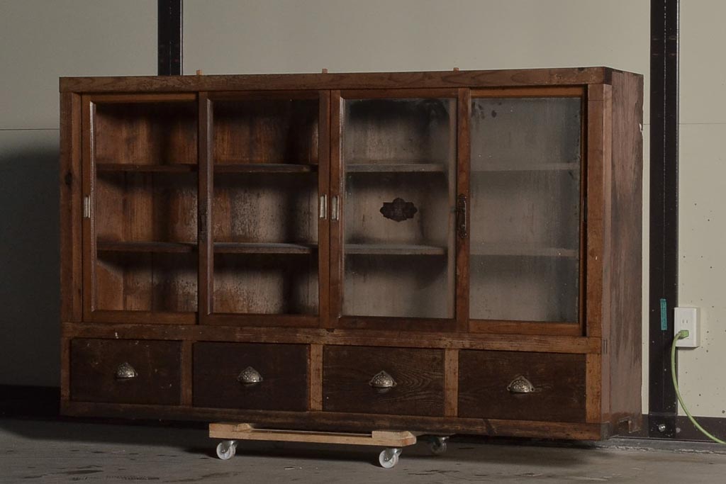 アンティーク家具　大正昭和初期　4枚引き戸サイドボード(食器棚、収納棚、陳列棚)(R-036671)
