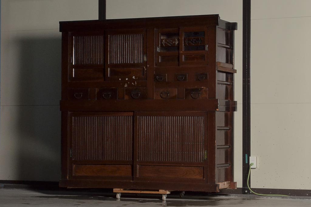 アンティーク家具　丸桟引き戸の六尺水屋箪笥キャビネット(収納棚)(R-036672)