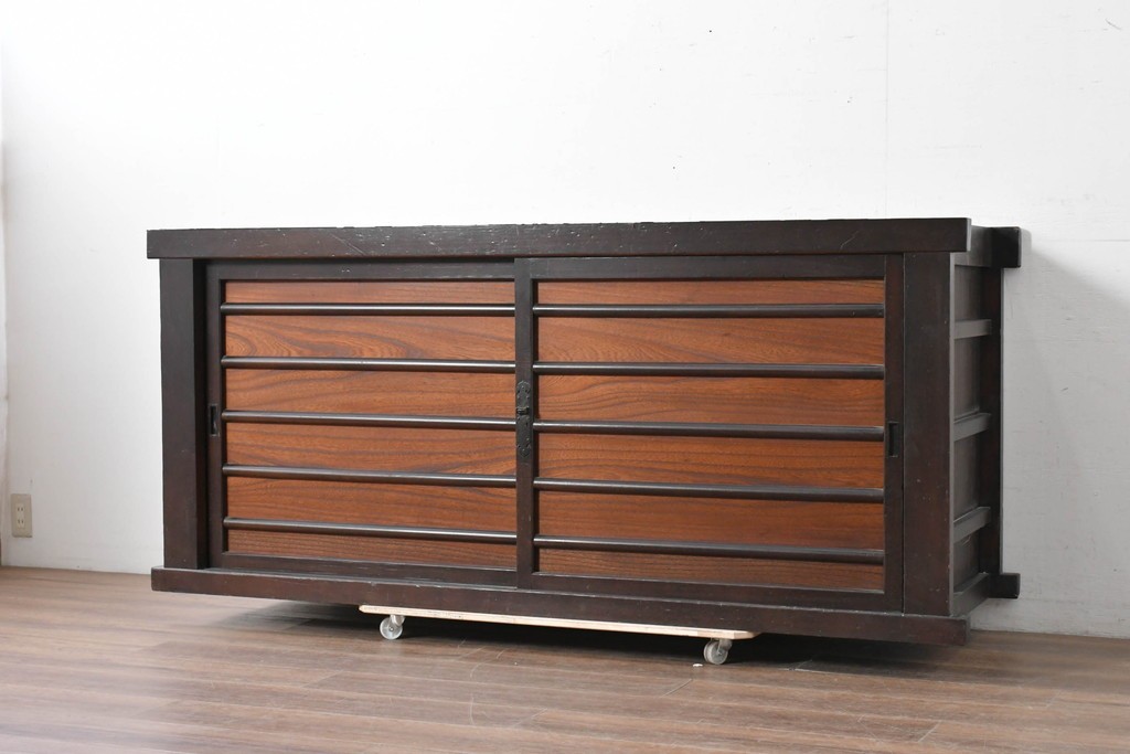 和製アンティーク　明治大正期　木目の美しさが引き立つ舞良戸のサイドボード　(R-036678)