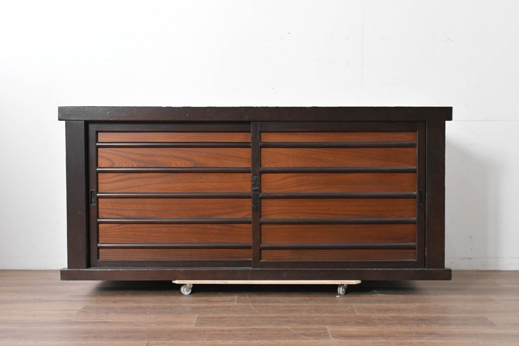 和製アンティーク　明治大正期　木目の美しさが引き立つ舞良戸のサイドボード　(R-036678)