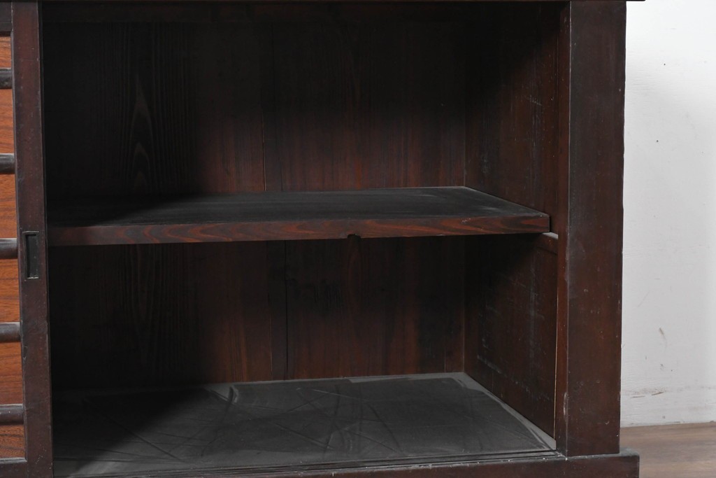 和製アンティーク　明治大正期　木目の美しさが引き立つ舞良戸のサイドボード　(R-036678)