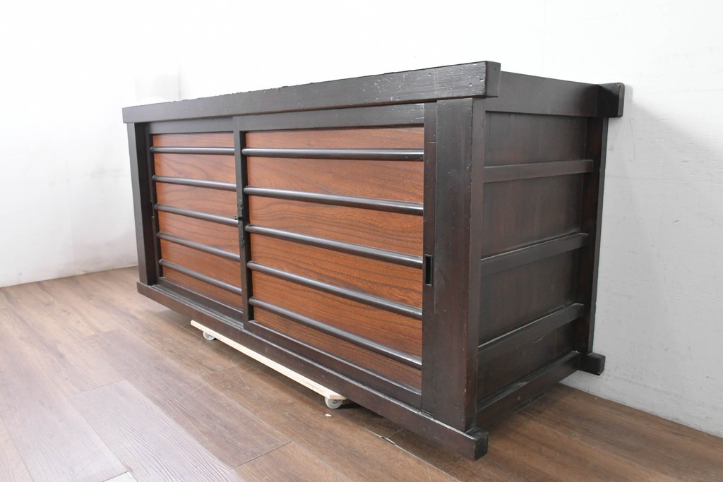 和製アンティーク　明治大正期　木目の美しさが引き立つ舞良戸のサイドボード　(R-036678)