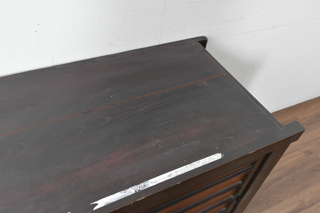 和製アンティーク　明治大正期　木目の美しさが引き立つ舞良戸のサイドボード　(R-036678)