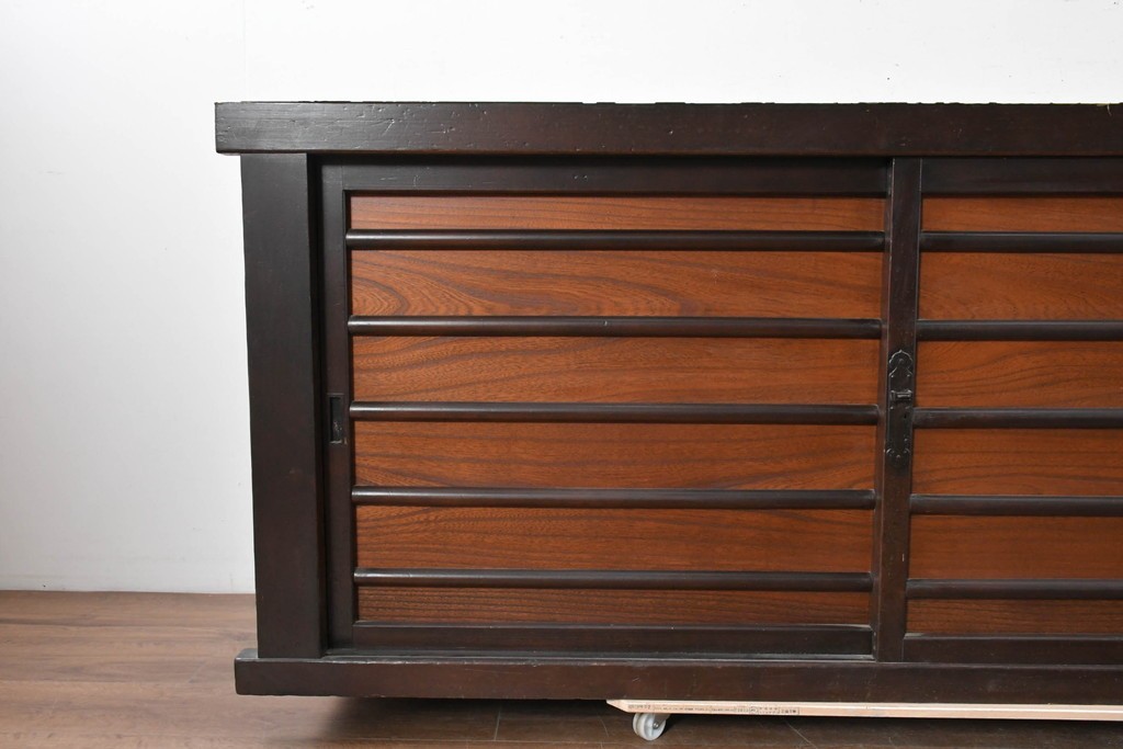 和製アンティーク　明治大正期　木目の美しさが引き立つ舞良戸のサイドボード　(R-036678)