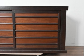 和製アンティーク　明治大正期　木目の美しさが引き立つ舞良戸のサイドボード　(R-036678)