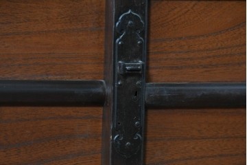 和製アンティーク　明治大正期　木目の美しさが引き立つ舞良戸のサイドボード　(R-036678)