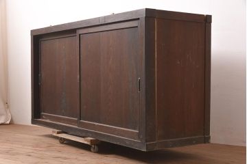アンティーク家具　欅(ケヤキ)材・ヒノキ材・桜材　シンプルで重厚な収納箪笥(木製キャビネット、収納棚、飾り棚、ガラスケース)(R-036680)