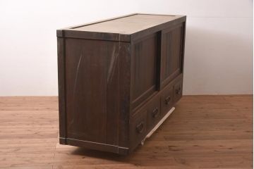 アンティーク家具　欅(ケヤキ)材・ヒノキ材・桜材　シンプルで重厚な箪笥サイドボード(収納棚、ガラス戸棚)(R-036681)