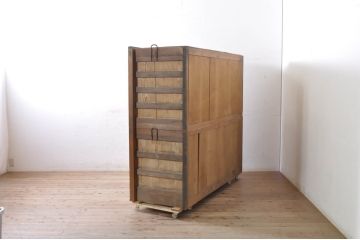 アンティーク家具　前面ヒノキ・ケヤキ材　収納箪笥キャビネット(食器棚、水屋箪笥、夜具箪笥、布団箪笥)(R-036687)です。