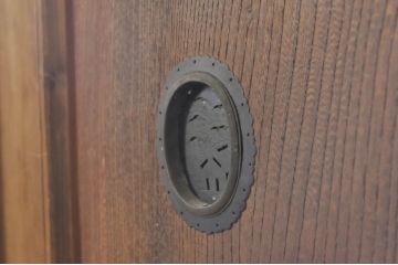 アンティーク家具　前面ヒノキ・ケヤキ材　収納箪笥キャビネット(食器棚、水屋箪笥、夜具箪笥、布団箪笥)(R-036687)です。