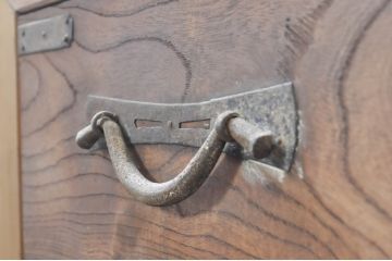 アンティーク家具　前面ヒノキ・ケヤキ材　収納箪笥キャビネット(テレビ台、水屋箪笥)(R-036689)