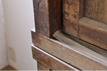 アンティーク家具　味のある木製引き戸の収納箪笥キャビネット(水屋箪笥、収納棚)(R-036696)