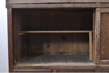 アンティーク家具　味のある木製引き戸の収納箪笥キャビネット(水屋箪笥、収納棚)(R-036696)