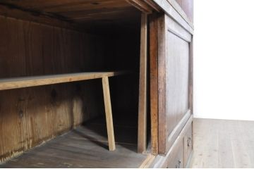 アンティーク家具　味のある木製引き戸の収納箪笥キャビネット(水屋箪笥、収納棚)(R-036696)