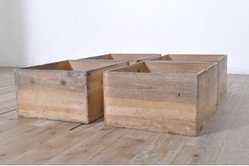 アンティーク家具　味のある木製引き戸の収納箪笥キャビネット(水屋箪笥、収納棚)(R-036696)