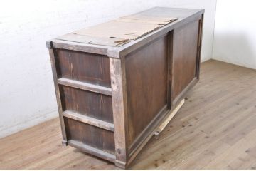 アンティーク家具　味のある木製引き戸の収納箪笥サイドボード(水屋箪笥、収納棚)(R-036697)