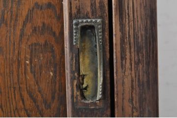 アンティーク家具　味のある木製引き戸の収納箪笥サイドボード(水屋箪笥、収納棚)(R-036697)
