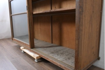 和製アンティーク　昭和レトロ　収納力たっぷりの大きなガラス戸棚　(R-036700)