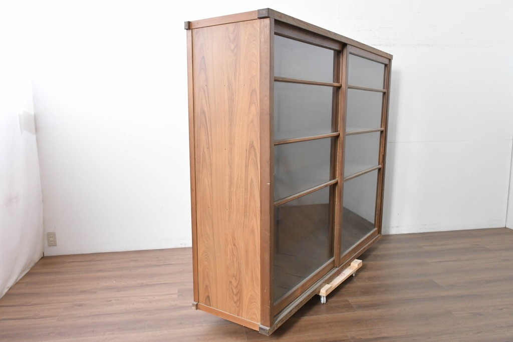 和製アンティーク　昭和レトロ　収納力たっぷりの大きなガラス戸棚　(R-036700)