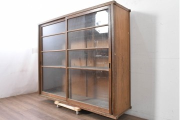 和製アンティーク　昭和レトロ　収納力たっぷりの大きなガラス戸棚　(R-036700)