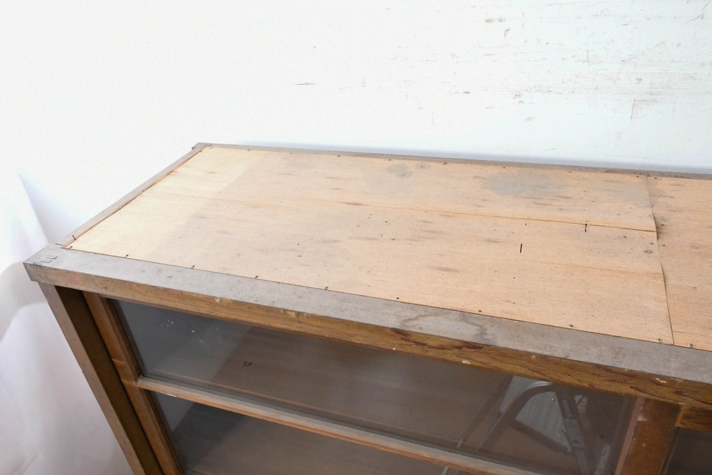 和製アンティーク　昭和レトロ　収納力たっぷりの大きなガラス戸棚　(R-036700)