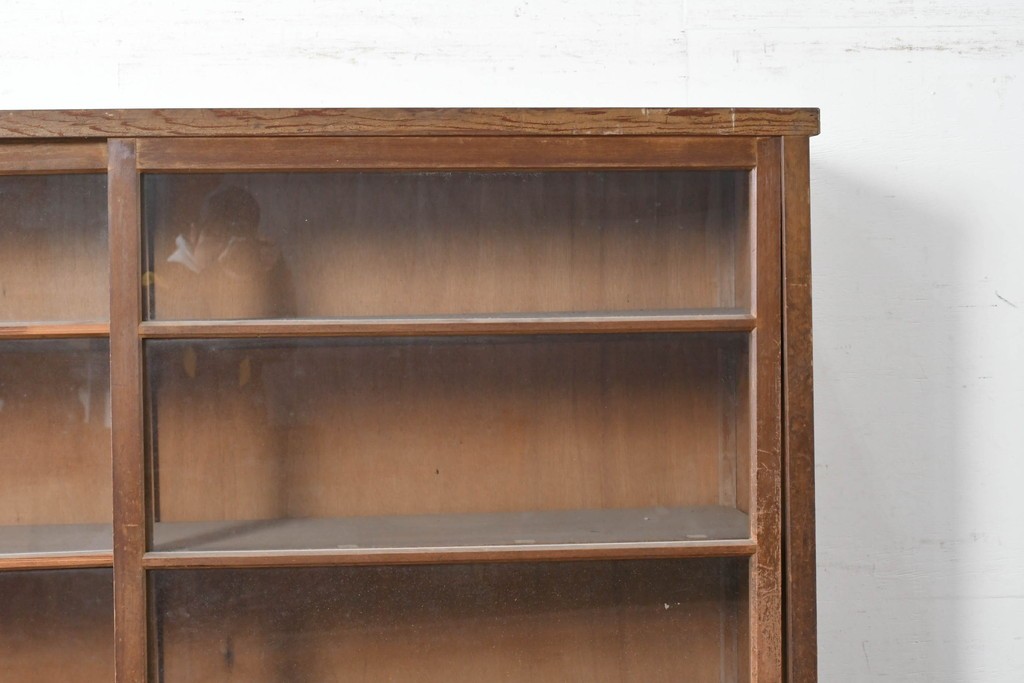 和製アンティーク　昭和レトロ　収納力たっぷりの大きなガラス戸棚　(R-036700)