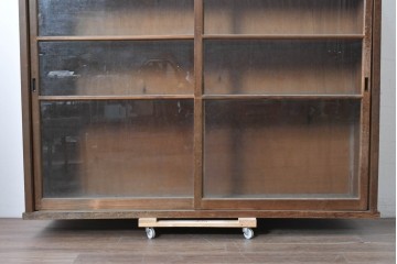 和製アンティーク　昭和レトロ　収納力たっぷりの大きなガラス戸棚　(R-036700)