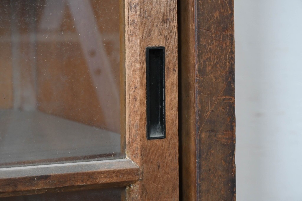 和製アンティーク　昭和レトロ　収納力たっぷりの大きなガラス戸棚　(R-036700)