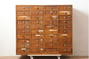 レトロ家具　昭和初期　和製アンティーク　引き出し40杯　使い込まれた風合いが素敵なチェスト(小物収納、引き出し)(R-036701)