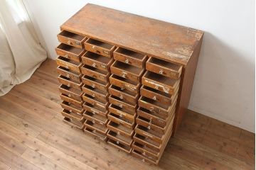レトロ家具　昭和初期　和製アンティーク　引き出し40杯　使い込まれた風合いが素敵なチェスト(小物収納、引き出し)(R-036701)
