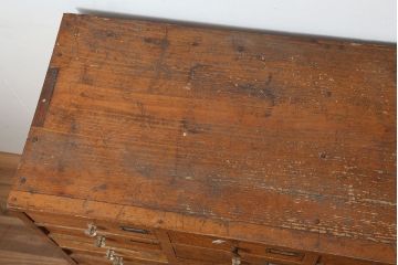 レトロ家具　昭和初期　和製アンティーク　引き出し40杯　使い込まれた風合いが素敵なチェスト(小物収納、引き出し)(R-036701)