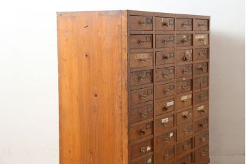 レトロ家具　昭和初期　和製アンティーク　引き出し40杯　使い込まれた風合いが素敵なチェスト(小物収納、引き出し)(R-036701)