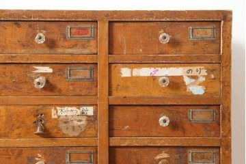 レトロ家具　昭和初期　和製アンティーク　引き出し40杯　使い込まれた風合いが素敵なチェスト(小物収納、引き出し)(R-036701)