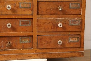 レトロ家具　昭和初期　和製アンティーク　引き出し40杯　使い込まれた風合いが素敵なチェスト(小物収納、引き出し)(R-036701)