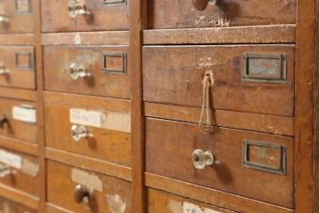 レトロ家具　昭和初期　和製アンティーク　引き出し40杯　使い込まれた風合いが素敵なチェスト(小物収納、引き出し)(R-036701)